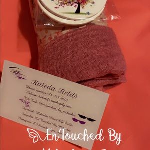 These are turban sets along with earrings. There’s only 1 with the tree.